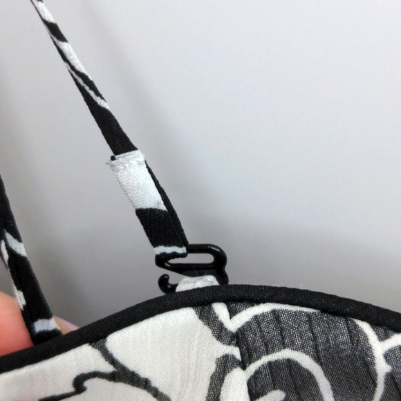 WHBM Black & White Sleeveless Dress - Size 0 - Picture 6 of 11